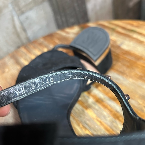 Stuart Weitzman - Picture 2 of 7